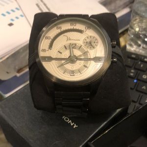 NWOT-NIB Men’s Watch Marc Anthony Men’s Quartz 2 Time Zone Analog Gunmetal 54mm